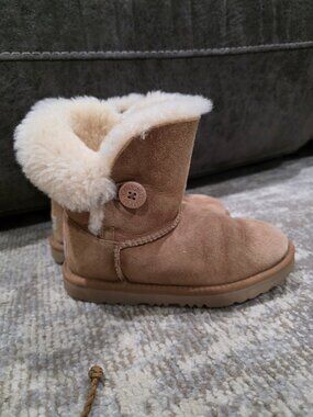 Girls uggs size 2